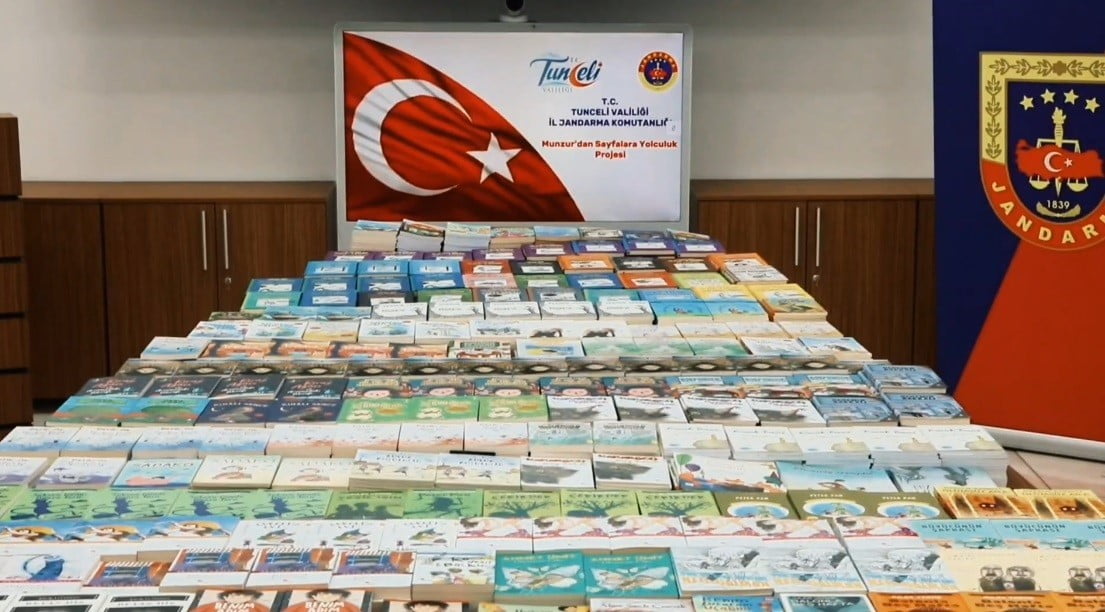 "MUNZUR’DAN SAYFALARA YOLCULUK PROJESİ" KAPSAMINDA KÖY OKULLARININ KÜTÜPHANELERİ YENİLENDİ, 5 BİN...