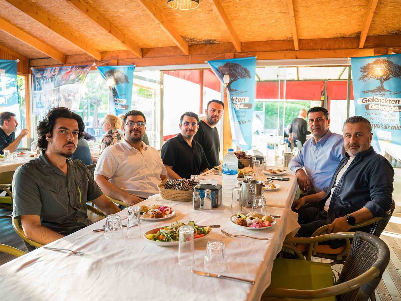 RADİKAL EĞİTİM KURUMLARI, KURUM KÜLTÜRÜNÜ GÜÇLENDİRMEK VE KUŞAKLAR ARASI DENEYİM PAYLAŞIMINI ÖN...