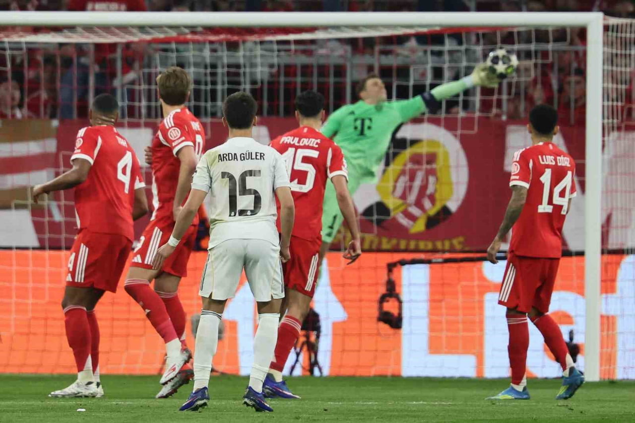 REAL MADRİD'DE FORMA GİYEN MİLLİ OYUNCU ARDA GÜLER, UEFA ŞAMPİYONLAR LİGİ'NDE "YILIN ÇIKIŞ YAPAN...