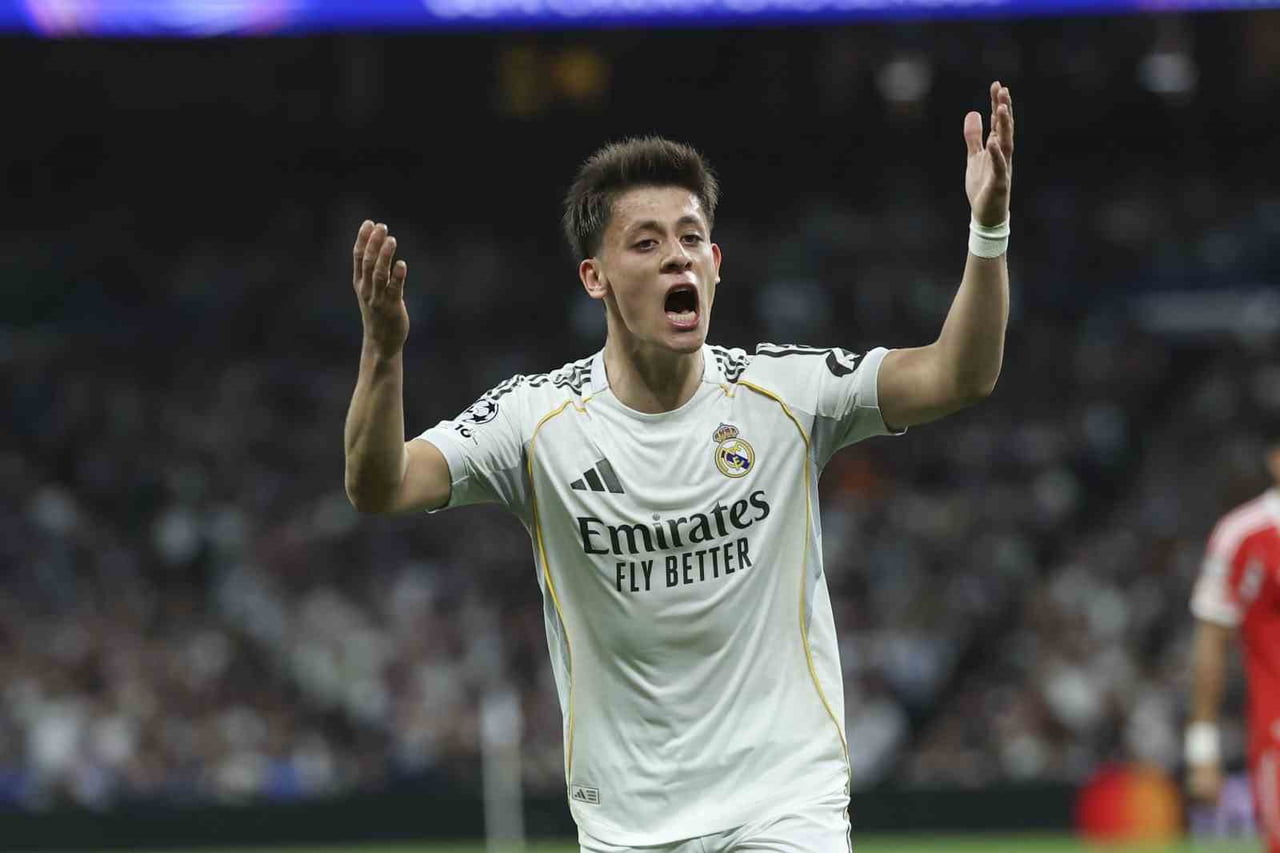 REAL MADRİD'DE FORMA GİYEN MİLLİ OYUNCU ARDA GÜLER, UEFA ŞAMPİYONLAR LİGİ'NDE "YILIN ÇIKIŞ YAPAN...