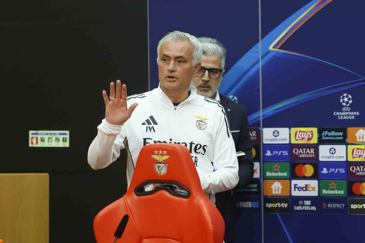 REAL MADRİD, PORTEKİZLİ TEKNİK DİREKTÖR JOSE MOURİNHO İLE 3 YILLIK SÖZLEŞME İMZALADIĞINI...