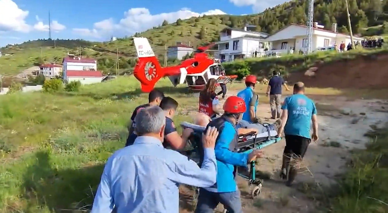 REFAHİYE’DE GÖĞÜS AĞRISI GEÇİREN HASTA HAVA AMBULANSIYLA HASTANEYE ULAŞTIRILDI