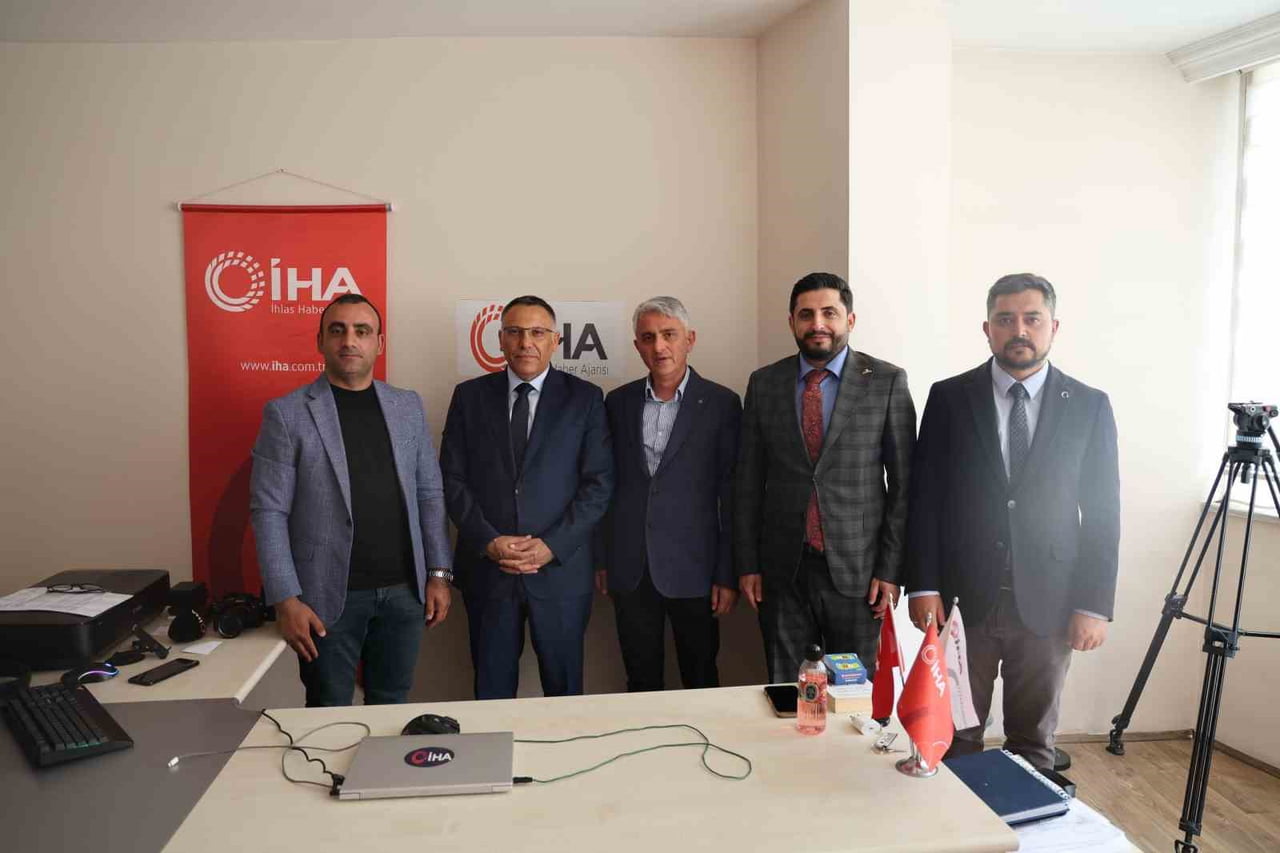 REKTÖR GÜREL’DEN İHA’YA ZİYARET IĞDIR ÜNİVERSİTESİ REKTÖRÜ PROF. DR. EKREM GÜREL, İADEYİ ZİYARET...