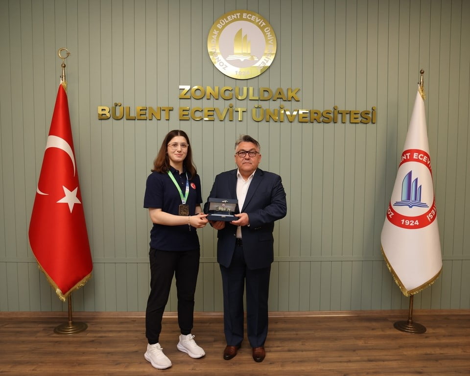 REKTÖR ÖZÖLÇER DÜNYA ŞAMPİYONU BASANCI’YI KABUL ETTİ