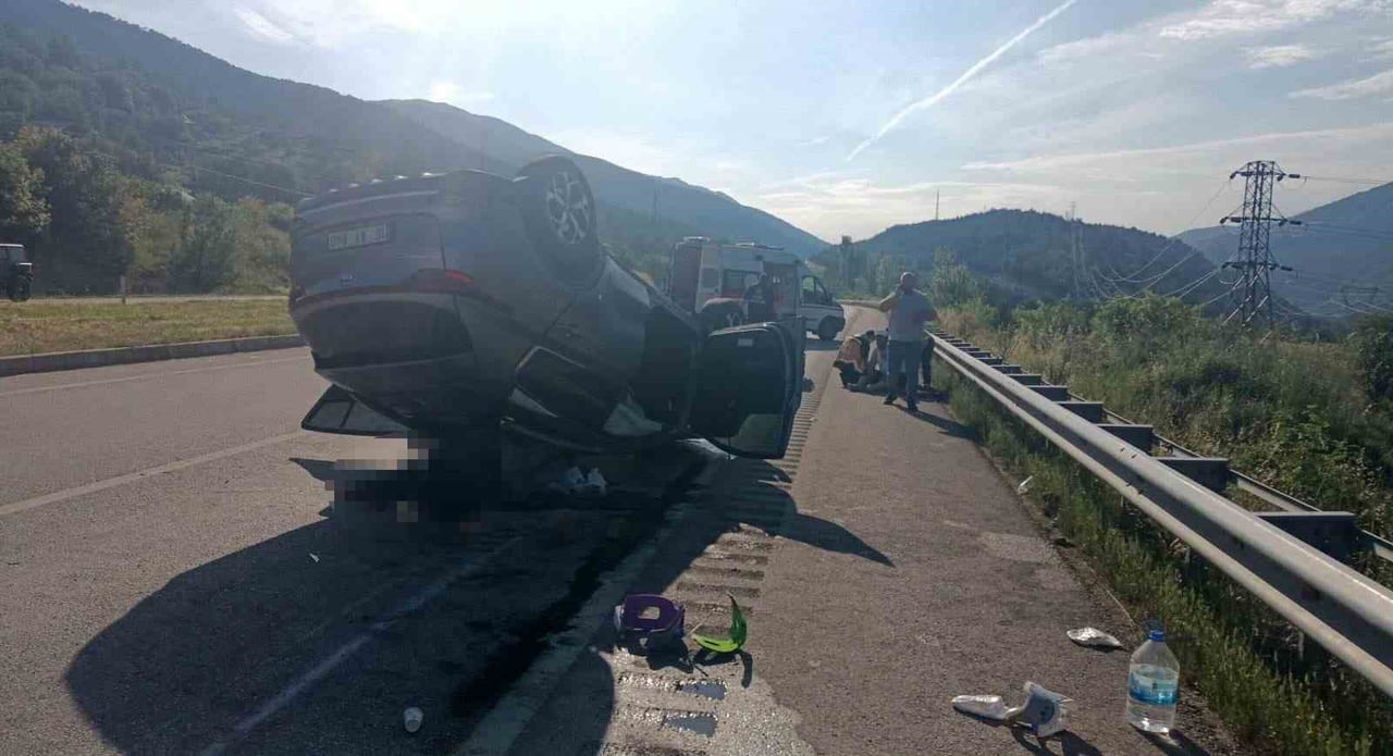 REŞADİYE İLÇESİNDE KONTROLDEN ÇIKARAK TAKLA ATAN OTOMOBİLDE 1 KİŞİ HAYATINI KAYBETTİ, 5 KİŞİ...