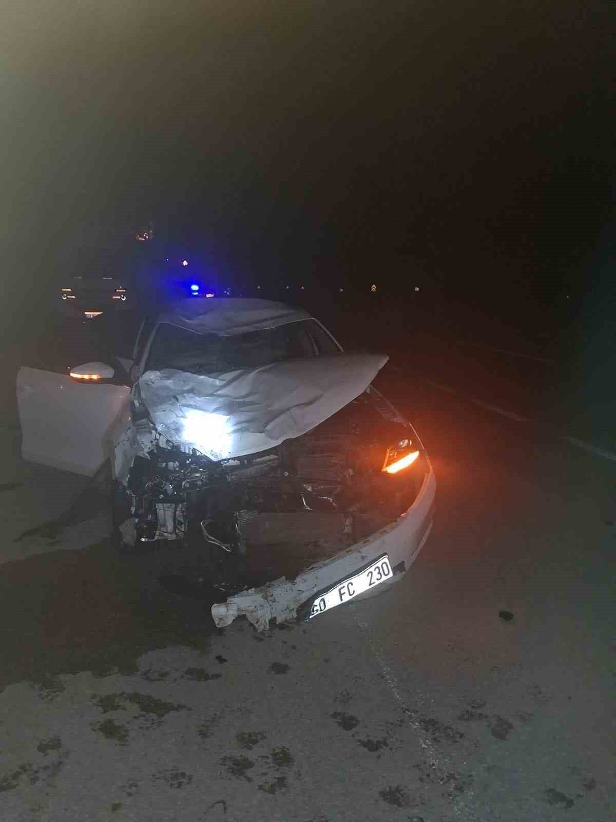 REŞADİYE İLÇESİNDE OTOMOBİLİN MOTOSİKLETE ÇARPTIĞI KAZADA MOTOSİKLETTE BULUNAN 2 GENÇ HAYATINI...