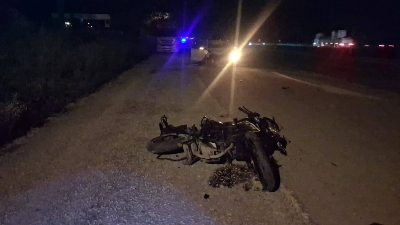 REŞADİYE İLÇESİNDE OTOMOBİLİN MOTOSİKLETE ÇARPTIĞI KAZADA MOTOSİKLETTE BULUNAN 2 GENÇ HAYATINI...