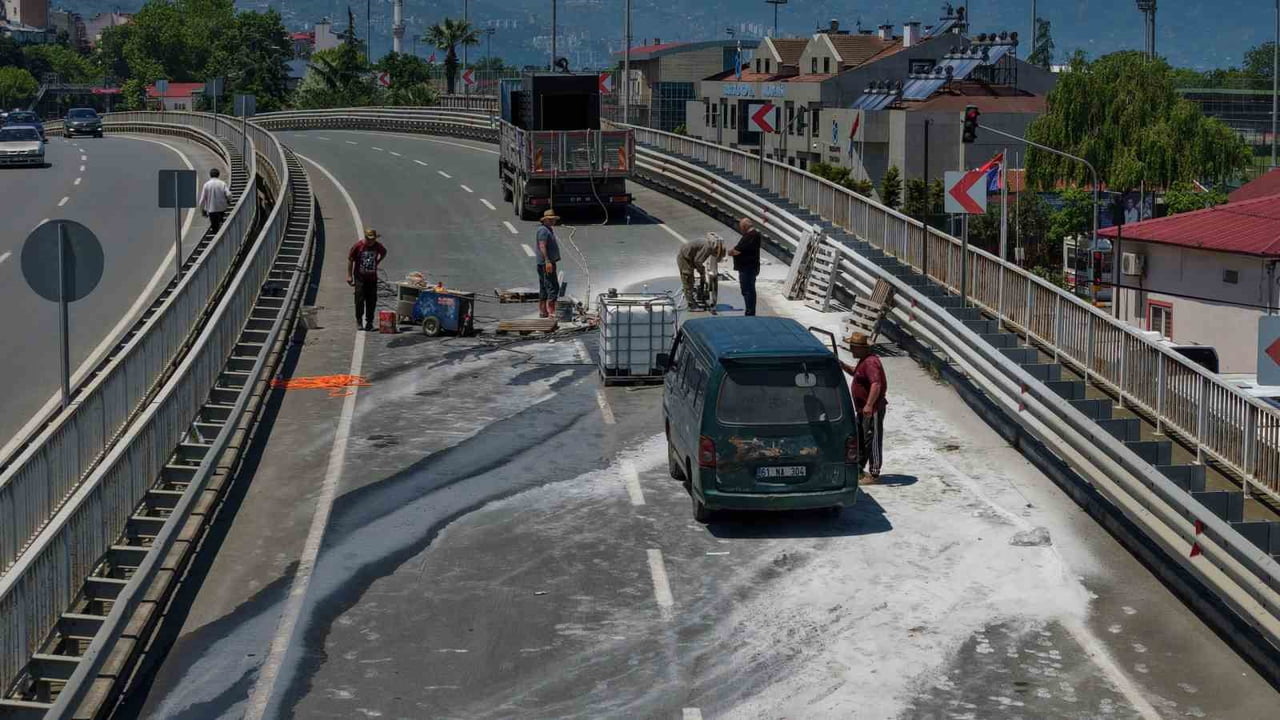 REŞADİYE VİYADÜĞÜ'NDE YIKIM ÇALIŞMALARI BAŞLADI.