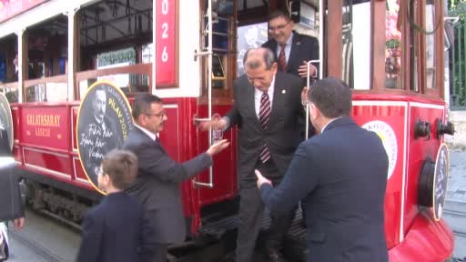 ‘Ressam ve Şair Tevfik Fikret’ sergisi kapılarını açtı