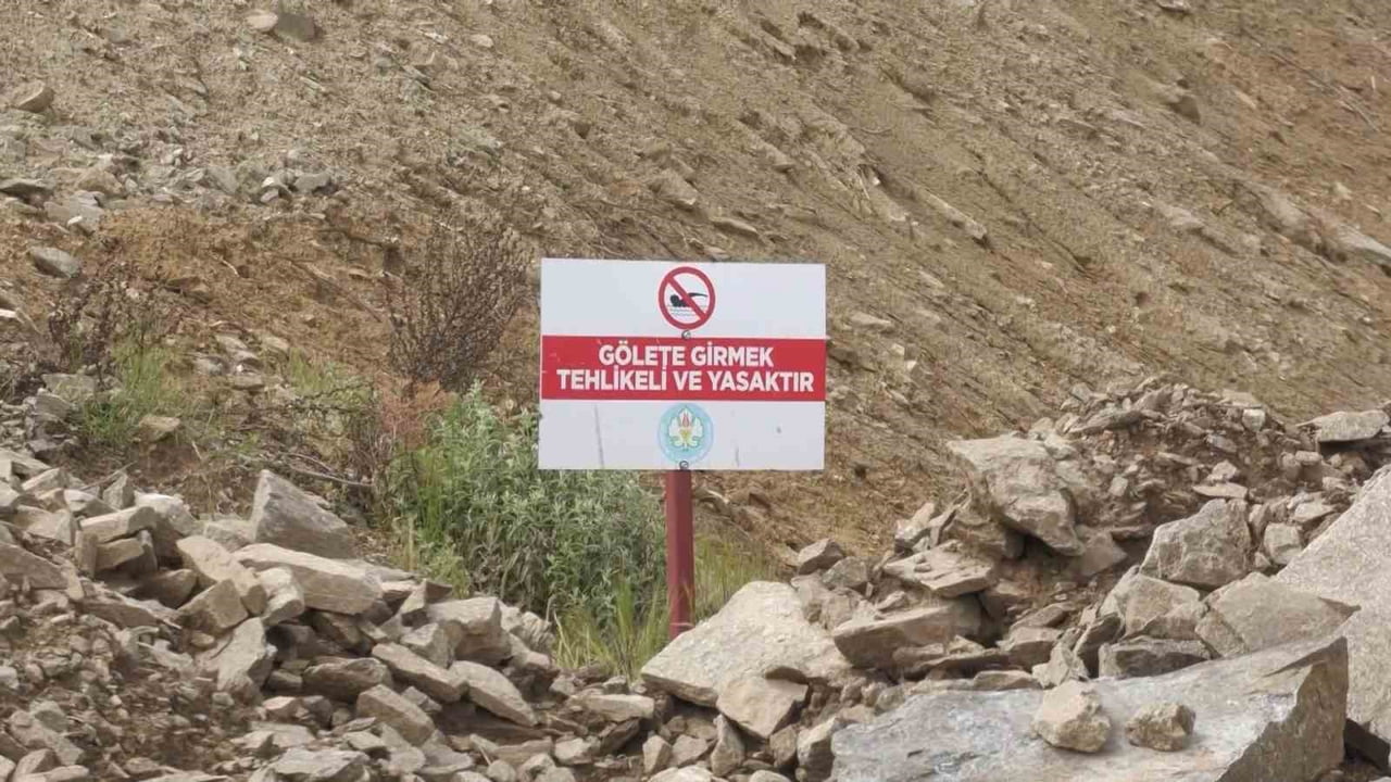 RİSKLERE KARŞI FARKINDALIK OLUŞTURMAK AMACIYLA GÖLET ÇEVRELERİNE UYARI TABELALARININ...