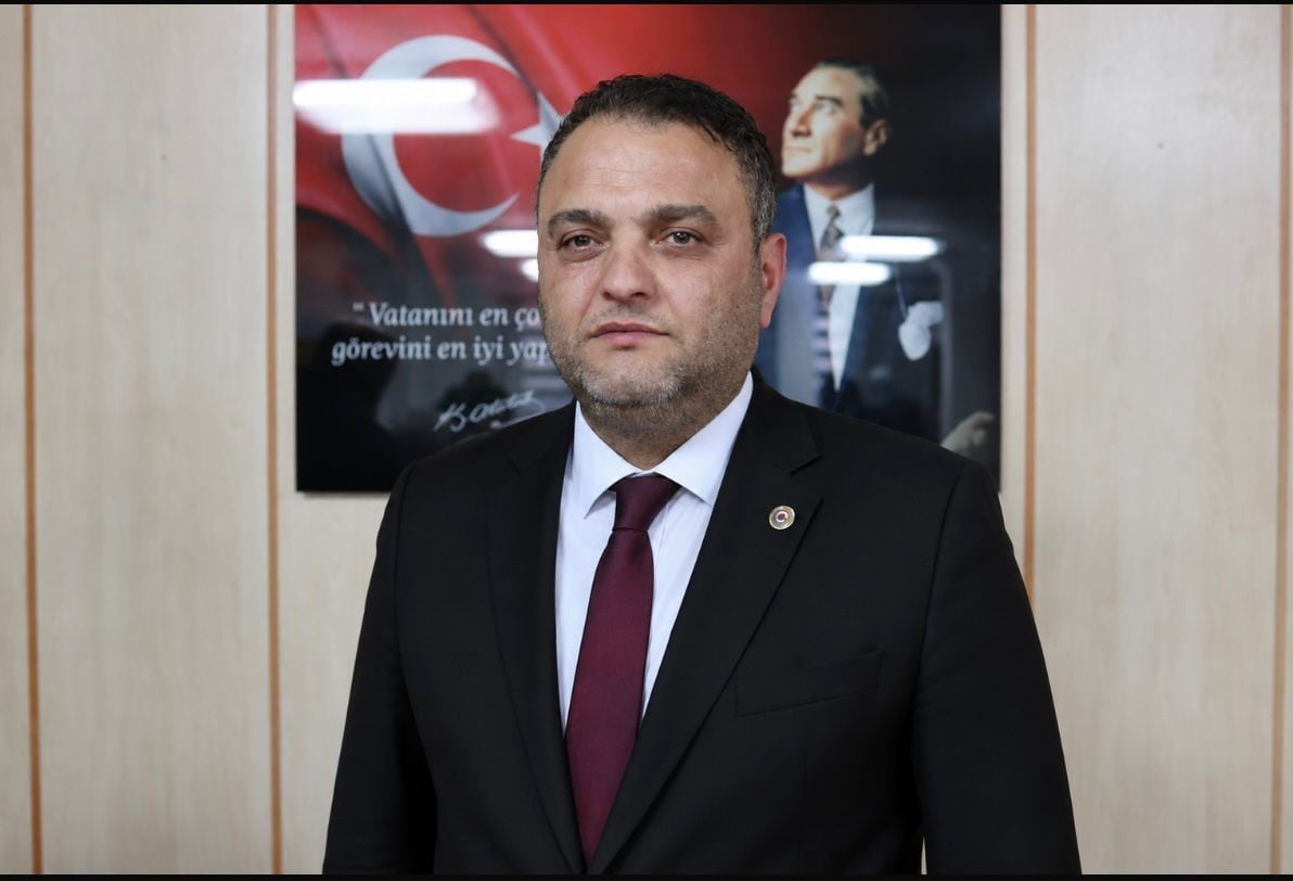 RİZE’DE YAŞ ÇAY SEZONUNUN BAŞLAMASIYLA BİRLİKTE ÇAY ALIM YERLERİ VE FABRİKALARDA YOĞUNLUK...