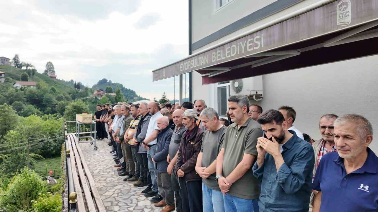 RİZE’NİN ÇAYELİ İLÇESİNDE MEYDANA GELEN KAZADA HAYATINI KAYBEDEN GAMZE SAKLI TOPRAĞA...
