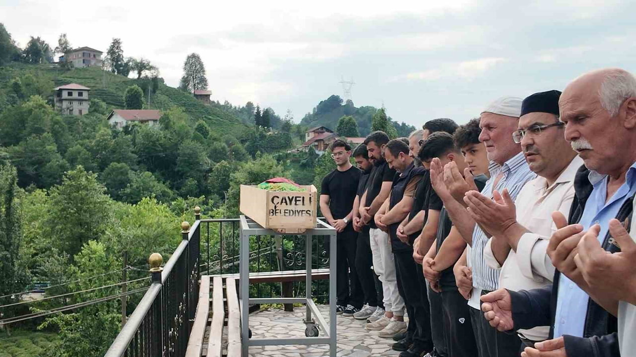 RİZE’NİN ÇAYELİ İLÇESİNDE MEYDANA GELEN KAZADA HAYATINI KAYBEDEN GAMZE SAKLI TOPRAĞA...