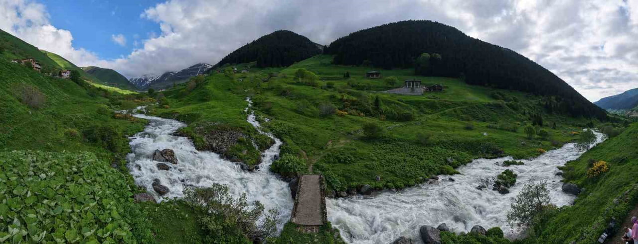 RİZE YAYLALARINDA OLUŞAN MANZARA, ZİYARETÇİLERİNE KARTPOSTALLIK GÖRÜNTÜLER SUNMAYA...