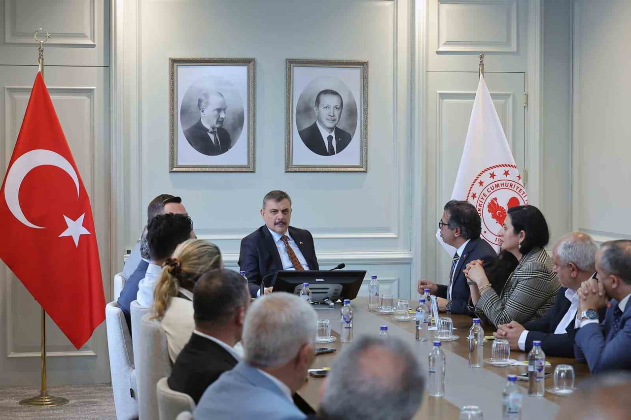 ROM-KON GENÇLİK KOLLARI BAŞKANI VOLKAN ERSOY VE BERABERİNDEKİ HEYET, İÇİŞLERİ BAKANI MUSTAFA...