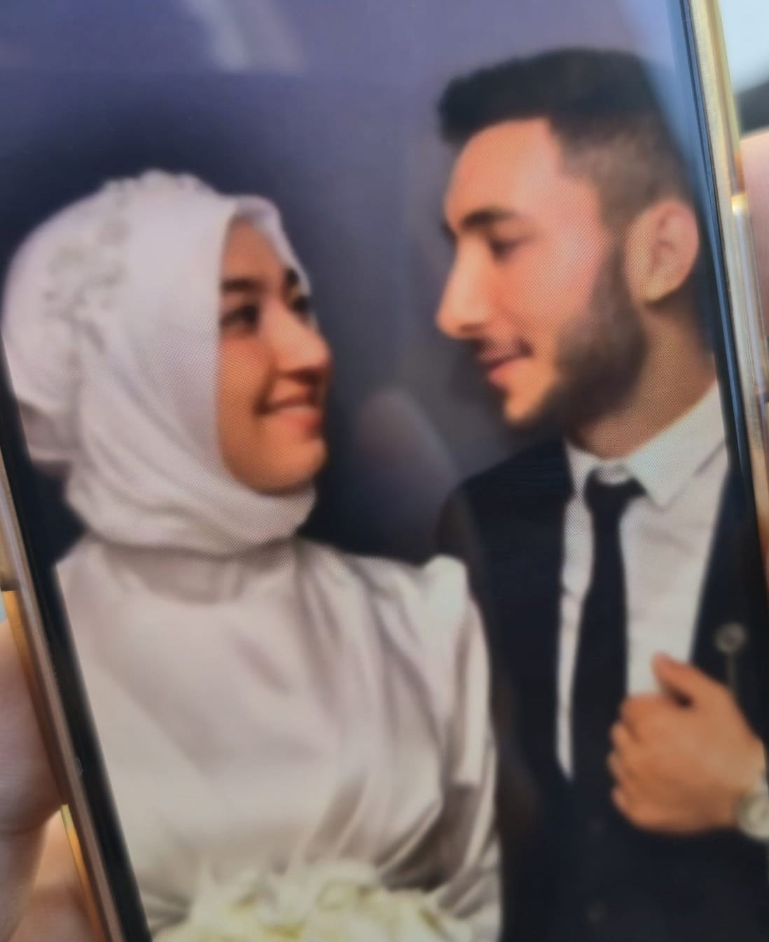 SADIK GÜNDEN, EŞİ  ÖZBEKİSTAN UYRUKLU AZİZA KHATAMOVA VE ÇİFTİN HENÜZ 6 AYLIK OLAN BEBEKLERİ TİMUR...