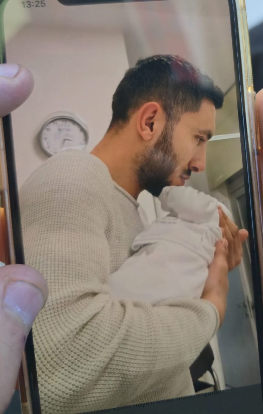SADIK GÜNDEN, EŞİ  ÖZBEKİSTAN UYRUKLU AZİZA KHATAMOVA VE ÇİFTİN HENÜZ 6 AYLIK OLAN BEBEKLERİ TİMUR...