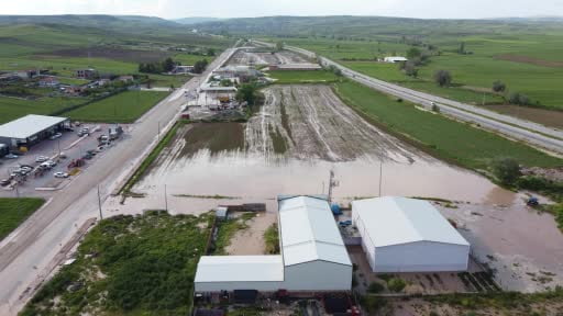 Sağanak tarım arazilerini vurdu, yol sel sularıyla kapandı