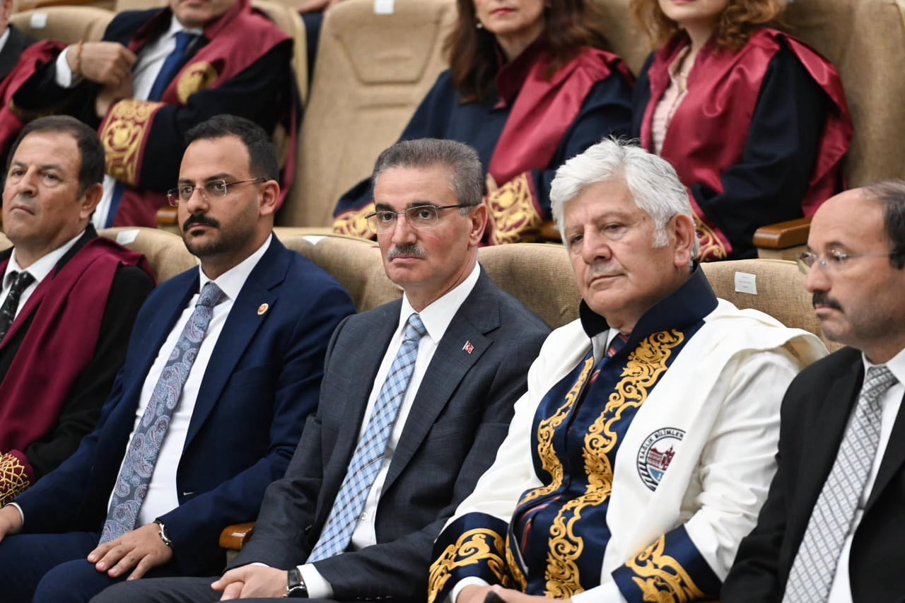 SAĞLIK BİLİMLERİ ÜNİVERSİTESİ ERZURUM TIP FAKÜLTESİ 2025-2026 AKADEMİK YILI MEZUNİYET YAPILDI. ...