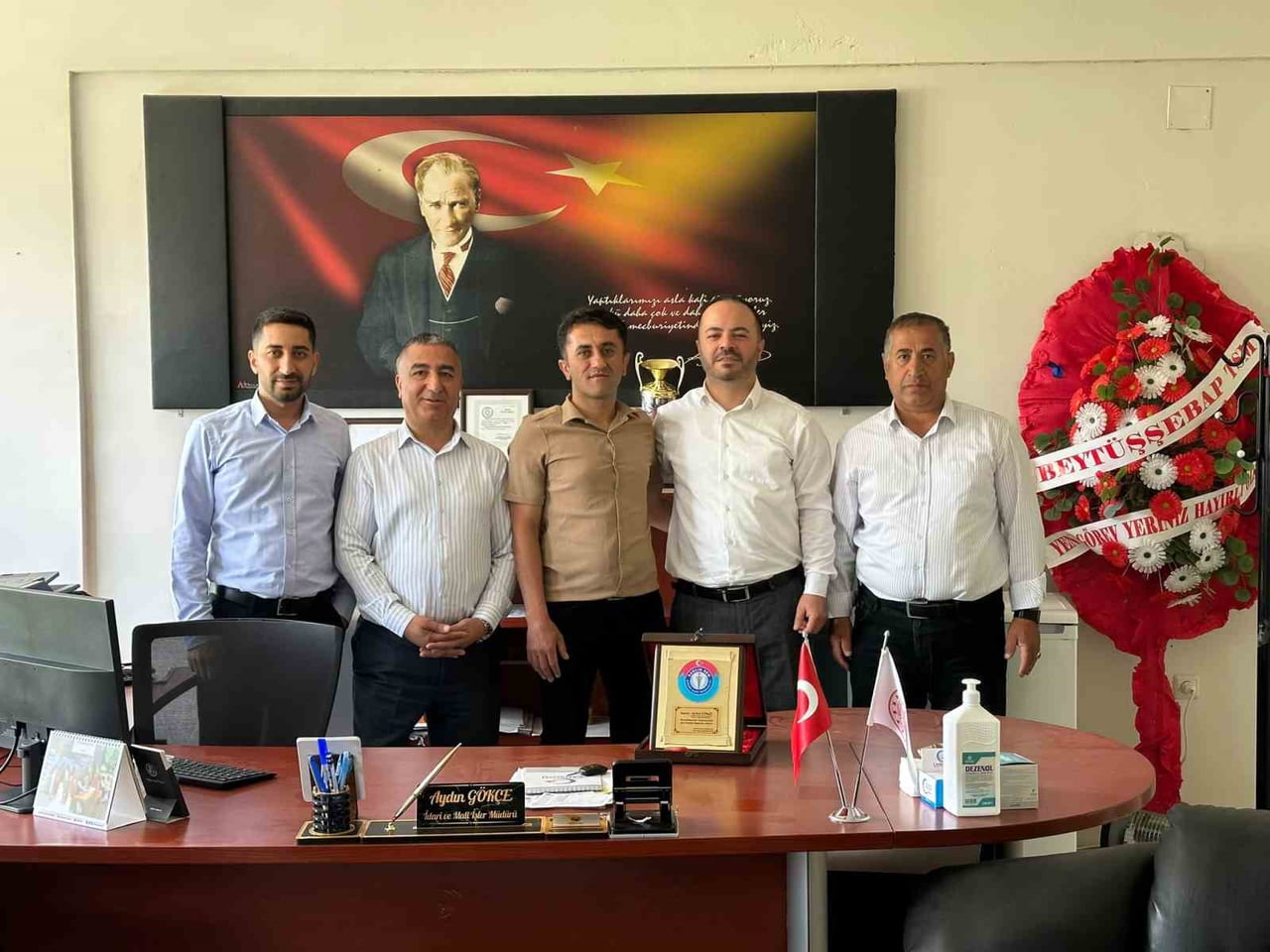 SAĞLIK-SEN ŞIRNAK ŞUBE BAŞKANI SABĞATULLAH ANMAL, HASTANE İŞYERİ TEMSİLCİLERİYLE BİRLİKTE...