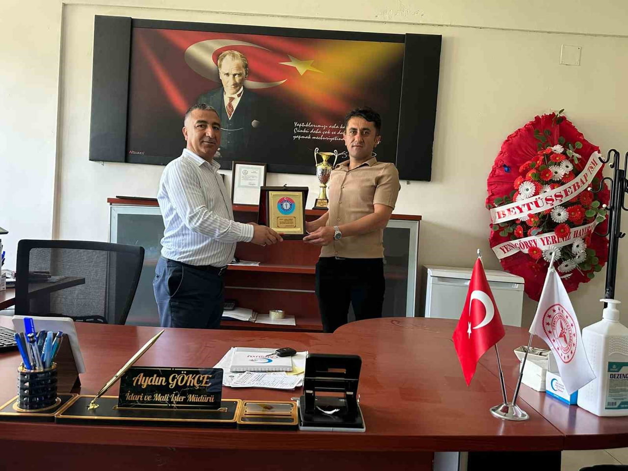 SAĞLIK-SEN ŞIRNAK ŞUBE BAŞKANI SABĞATULLAH ANMAL, HASTANE İŞYERİ TEMSİLCİLERİYLE BİRLİKTE...