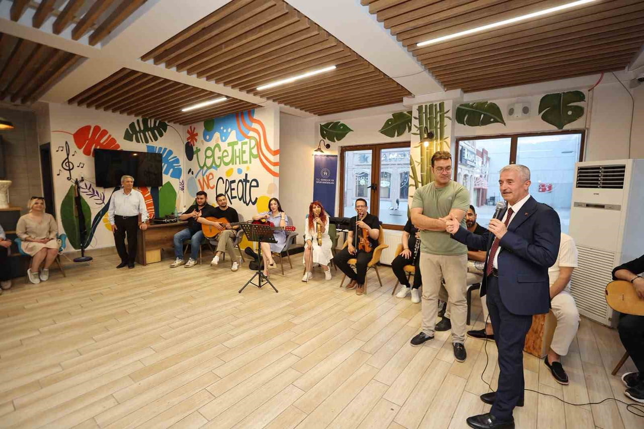 ŞAHİNBEY BELEDİYE BAŞKANI MEHMET TAHMAZOĞLU, GAZİANTEP ÜNİVERSİTESİ GENÇ OFİSİ’NDE ÜNİVERSİTE...