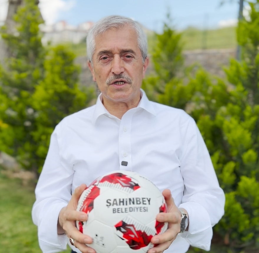 ŞAHİNBEY BELEDİYE BAŞKANI MEHMET TAHMAZOĞLU, VATANDAŞLARI TÜRKİYE-AVUSTRALYA KARŞILAŞMASINI...