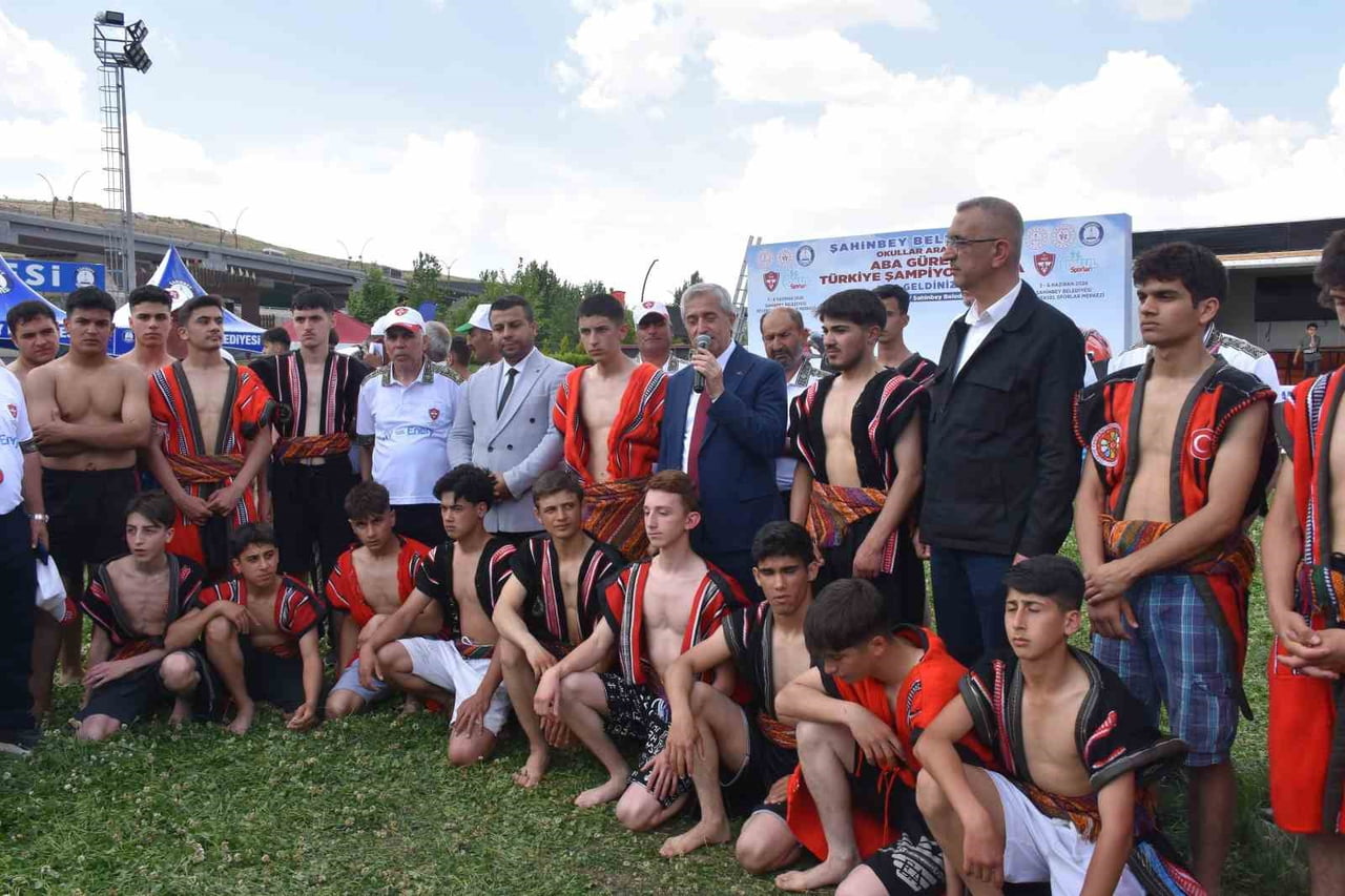 ŞAHİNBEY BELEDİYESİ'NDE EV SAHİPLİĞİNDE 28 İLDEN TOPLAM BİN 316 SPORCUNUN KATILDIĞI OKUL SPORLARI...