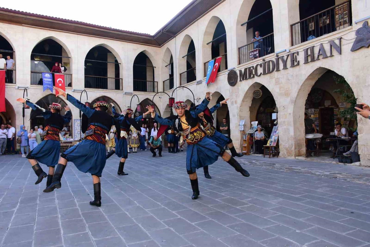 ŞAHİNBEY BELEDİYESİ’NİN EV SAHİPLİĞİNDE DÜZENLENEN VE 51 İLDEN 76 TAKIMIN KATILDIĞI HALK OYUNLARI...