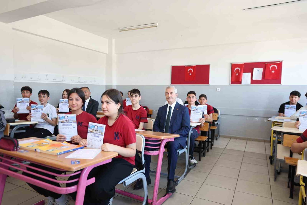 ŞAHİNBEY BELEDİYESİ, ÖĞRENCİLERİN AKADEMİK BAŞARILARINI ARTIRMAK AMACIYLA ORTAOKUL VE LİSE...