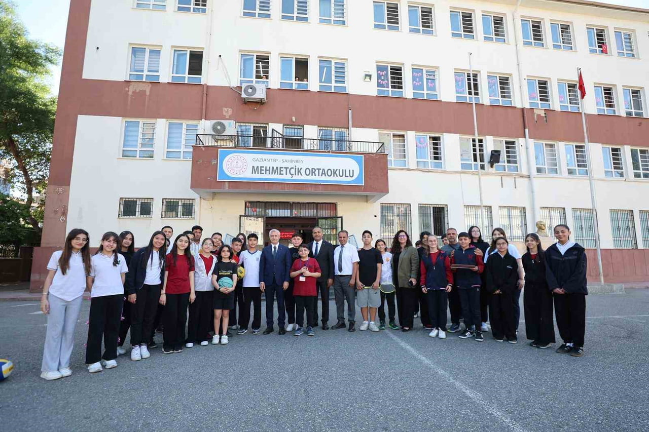ŞAHİNBEY BELEDİYESİ, ÖĞRENCİLERİN AKADEMİK BAŞARILARINI ARTIRMAK AMACIYLA ORTAOKUL VE LİSE...
