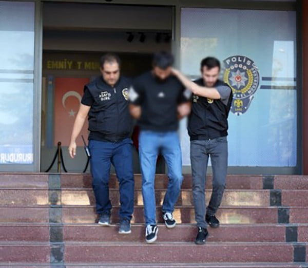 ŞAHIS YAKALANARAK GÖZALTINA ALINDI.