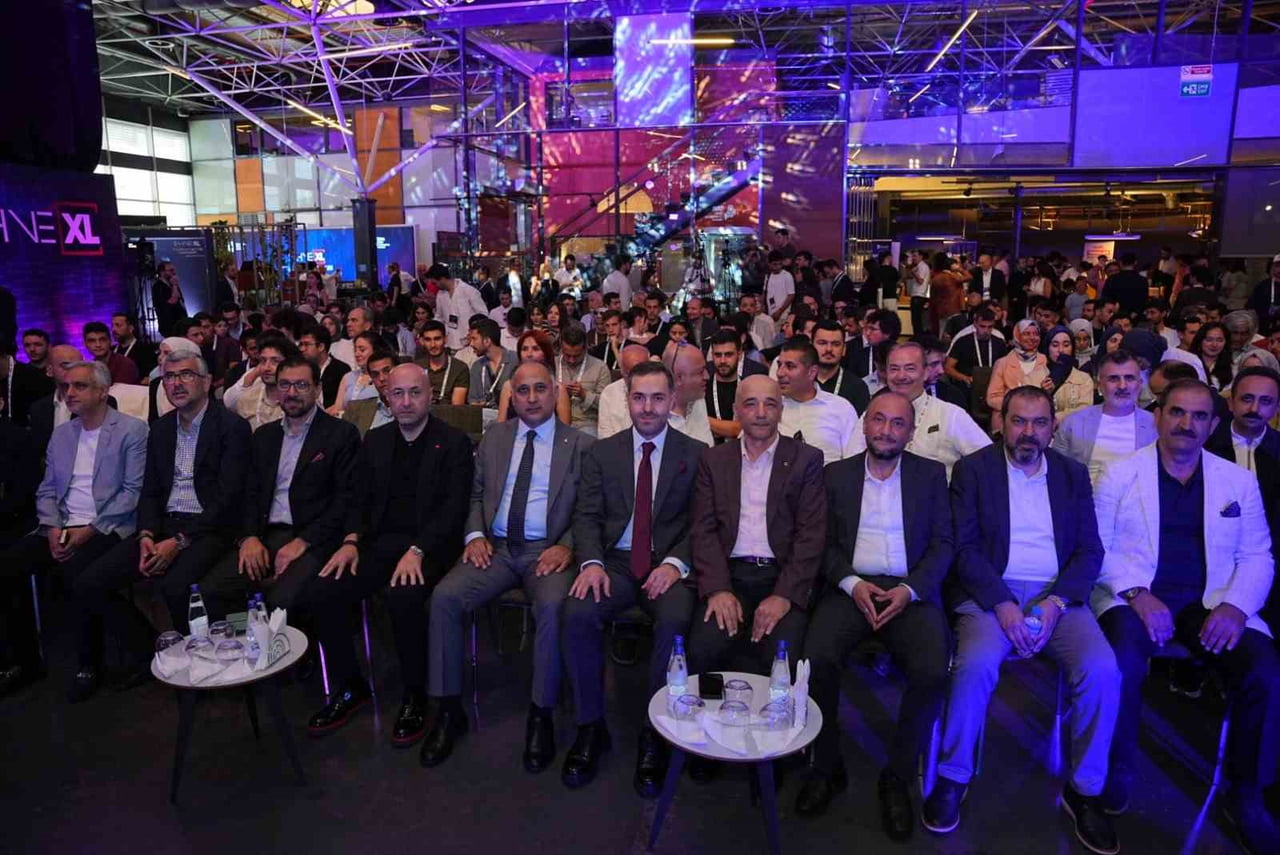 SAHNE XL ETKİNLİĞİ FULYA’DAKİ YERLEŞKESİNDE GERÇEKLEŞTİRİLDİ.