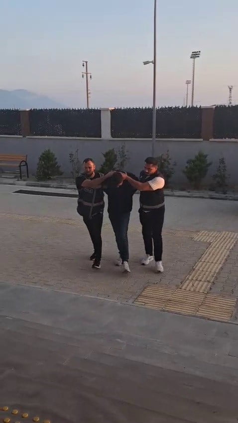 ŞAHSIN 12 SUÇ KAYDI OLDUĞU TESPİT EDİLİRKEN, SATTIĞI ALTINLARDAN ELDE ETTİĞİ PARAYI HARCADIĞI...