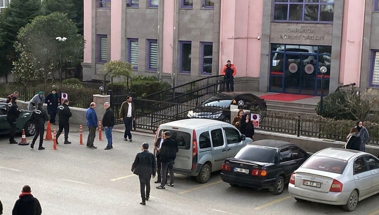 SAKARYA'NIN SAPANCA İLÇESİNDE 3 KİŞİ ARASINDA ÇIKAN VE 23 YAŞINDAKİ YASİN EMRE SOLMAZ'IN ÖLÜMÜYLE...