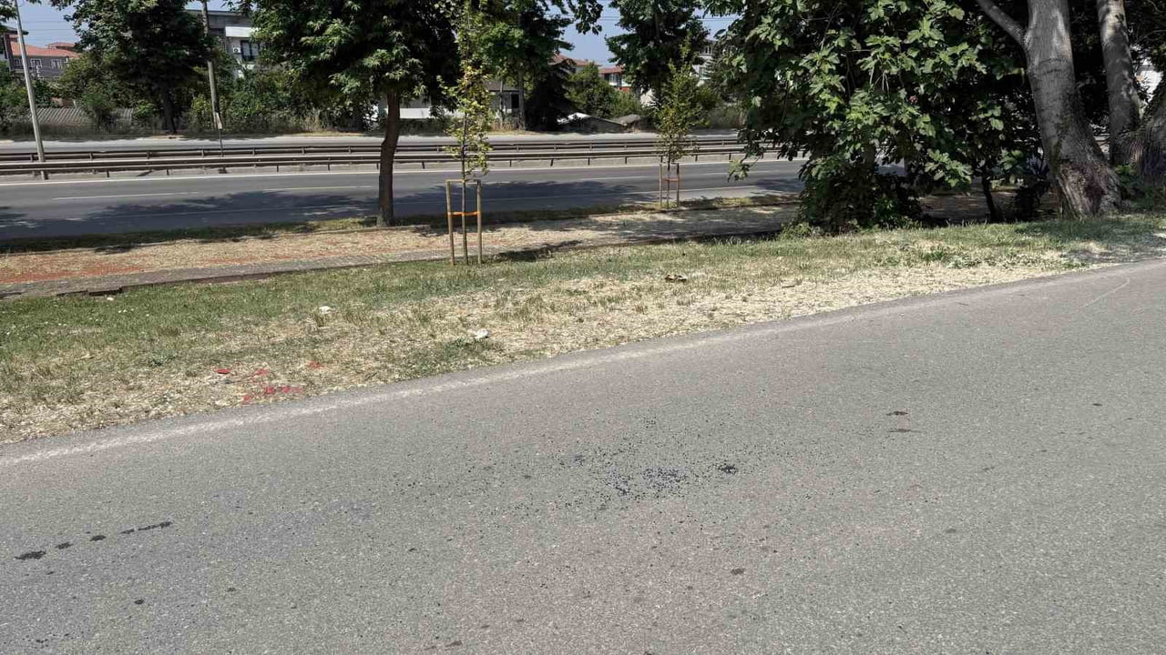 SAKARYA’NIN ADAPAZARI İLÇESİNDE BİR KİŞİ, PARK HALİNDEKİ ARACINDA SİLAHLA VURULMUŞ HALDE ÖLÜ...