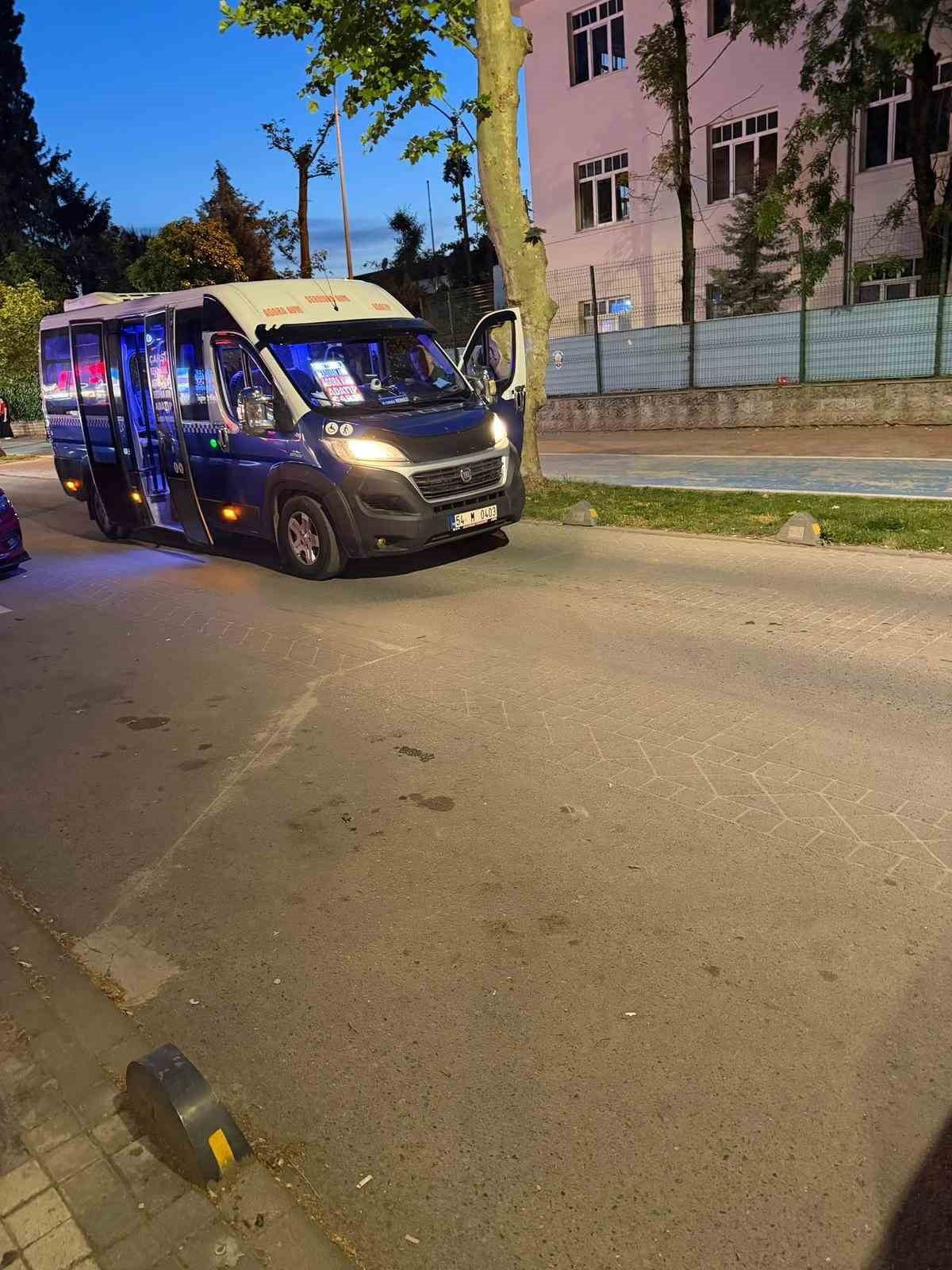 SAKARYA’NIN ADAPAZARI İLÇESİNDE ‘M’ PLAKALI TOPLU TAŞIMA ARACININ ÇARPARAK AĞIR YARALADIĞI 16...