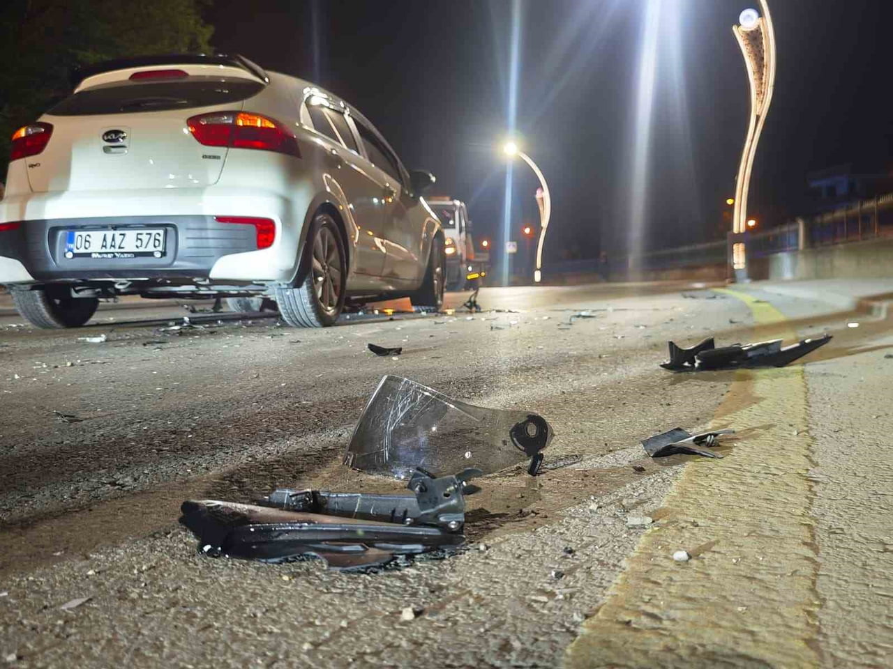 SAKARYA’NIN AKYAZI İLÇESİNDE OTOMOBİL İLE MOTOSİKLETİN KAFA KAFAYA ÇARPIŞMASI SONUCU MEYDANA GELEN...