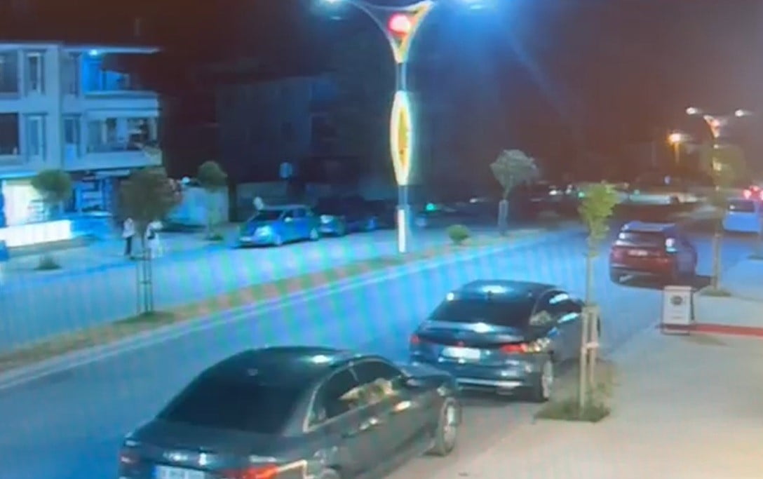 SAKARYA’NIN KARASU İLÇESİNDE SÜRÜCÜSÜNÜN DİREKSİYON HAKİMİYETİNİ KAYBETMESİ SONUCU KONTROLDEN...