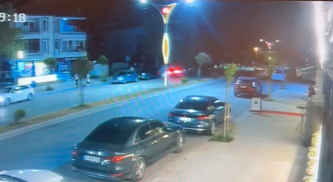SAKARYA’NIN KARASU İLÇESİNDE SÜRÜCÜSÜNÜN DİREKSİYON HAKİMİYETİNİ KAYBETMESİ SONUCU KONTROLDEN...