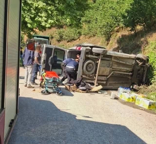 SAKARYA’NIN KOCAALİ İLÇESİNDE YOL KENARINDAKİ KANALA DÜŞEN OTOMOBİLDE 1 KİŞİ YARALANDI.