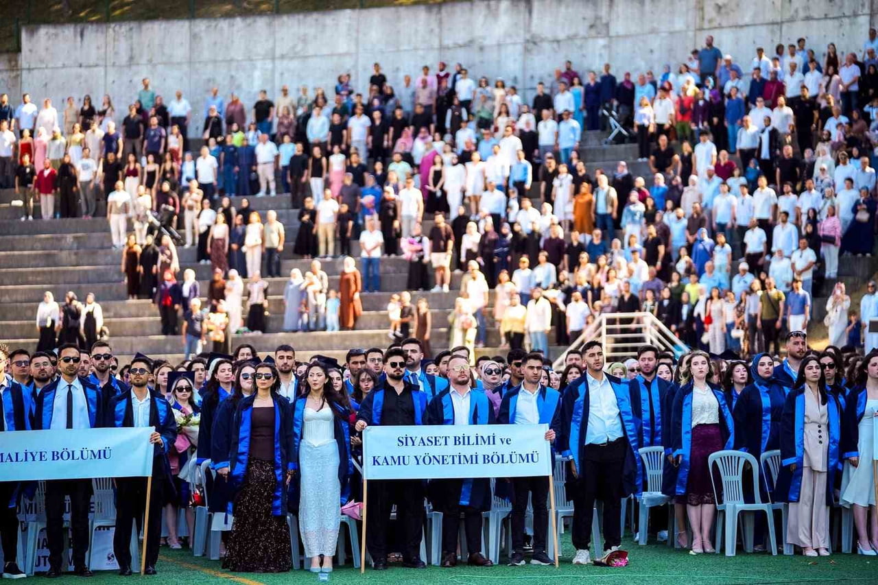 SAKARYA ÜNİVERSİTESİ’NİN (SAÜ) 2025-2026 AKADEMİK YILI MEZUNİYET TÖRENLERİ İKİNCİ GÜNÜNDE...