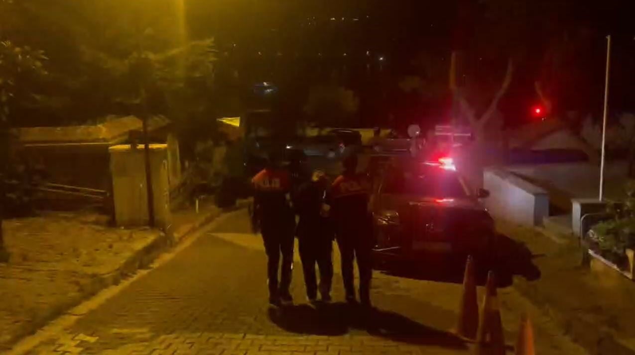 SALDIRGANIN OLAYDAN ÖNCE "DÖVMEN ÇOK GÜZEL ABİ" DİYEREK BARIŞ A.’NIN YANINA GELDİĞİ, BİR SÜRE...