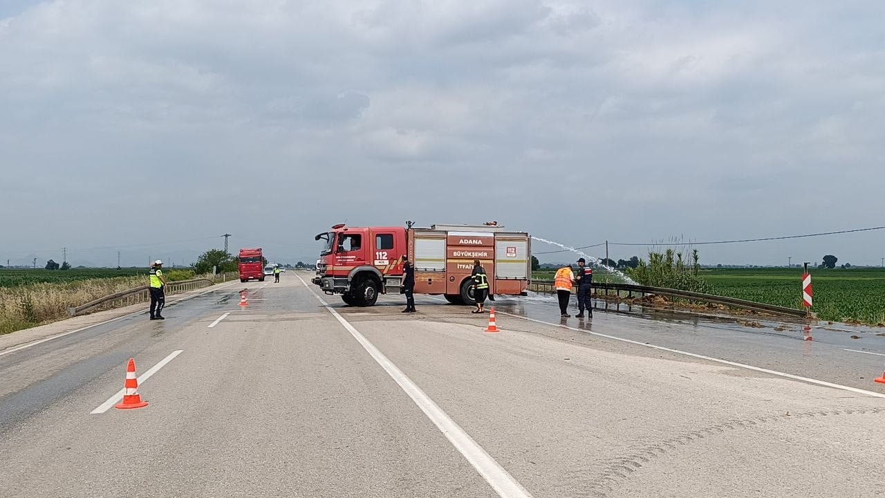 SAMAN BALYALARI İLE YANAN PİKAP SONRASINDA BÖLGEDE TEMİZLİK VE YOL AÇMA ÇALIŞMASI YAPILDI