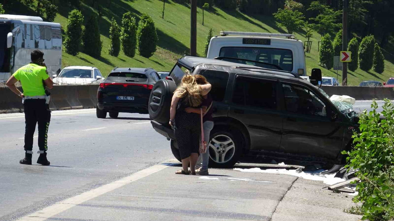 SAMANDIRA-KARTAL BAĞLANTI YOLU’NDA MEYDANA GELEN TRAFİK KAZASINDA SÜRÜCÜSÜNÜN DİREKSİYON...