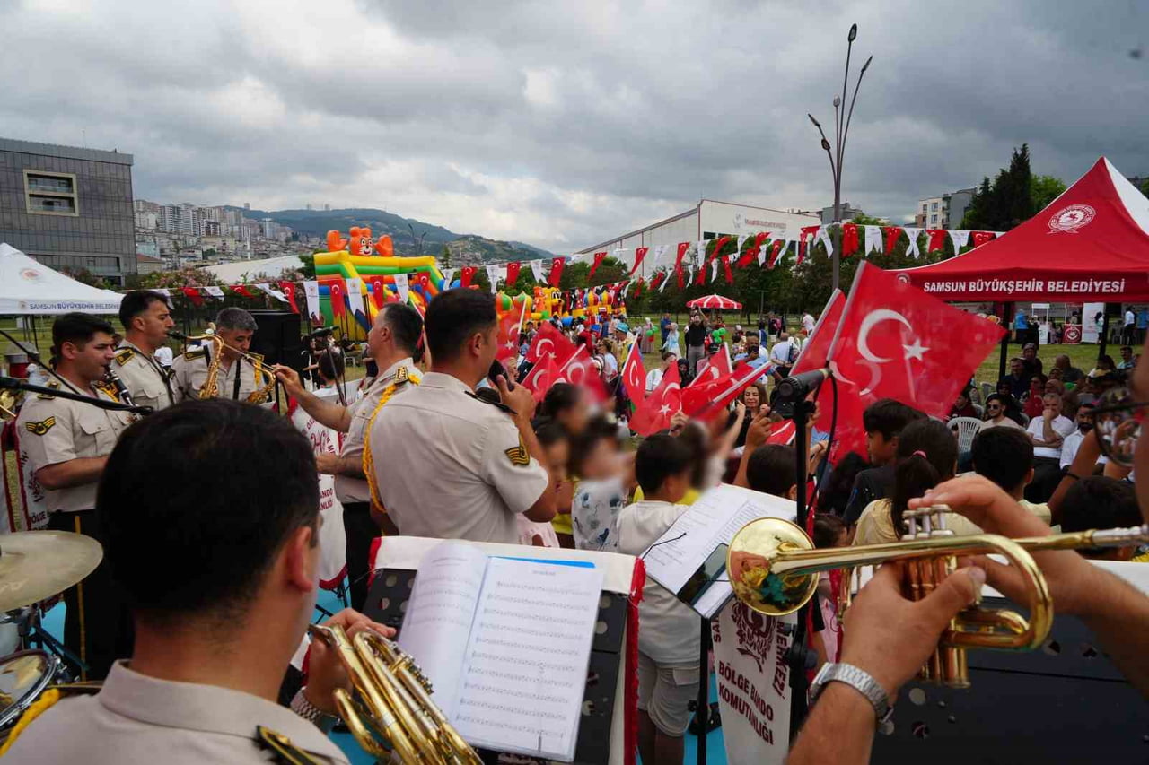 SAMSUN'DA 263 KORUYUCU AİLE YANINDA KALAN 311 ÇOCUK İÇİN KORUYUCU AİLE ŞENLİĞİ ORGANİZE...