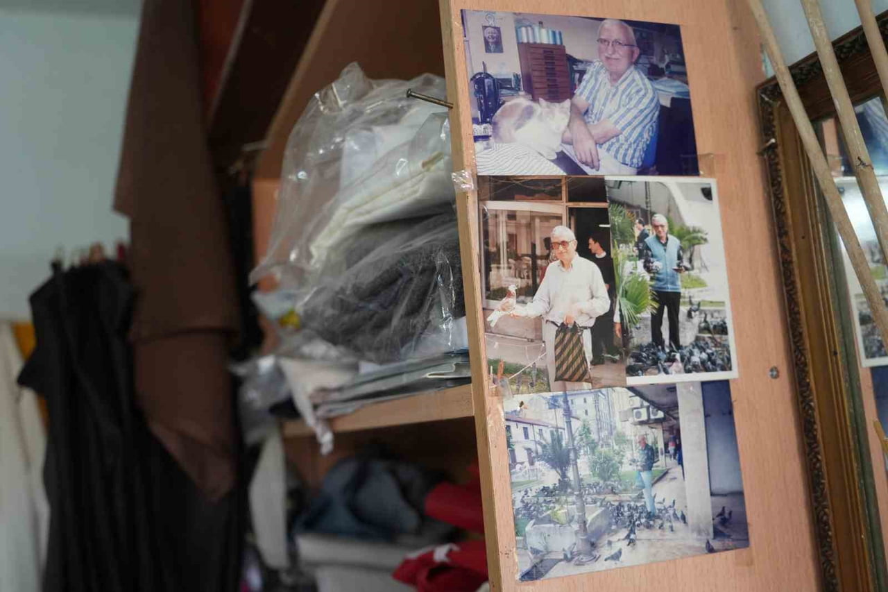 SAMSUN'DA 81 YAŞINDAKİ TERZİ MAHMUT MEMİŞOĞLU, KENDİNİ SOKAK KEDİLERİNE ADADI. SAHİPSİZ VE MUHTAÇ...
