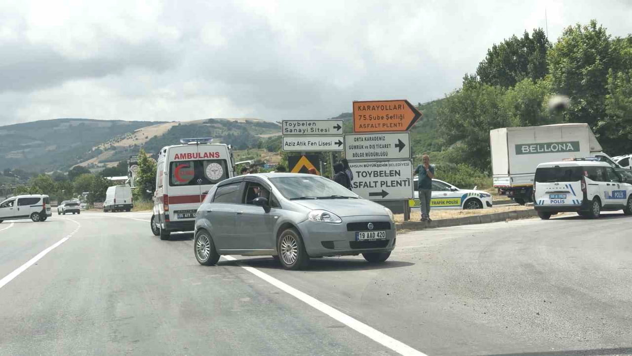 SAMSUN'DA KONTROLDEN ÇIKAN OTOMOBİLİN REFÜJE ÇARPMASI SONUCU MEYDANA GELEN TRAFİK KAZASINDA 1 KİŞİ...