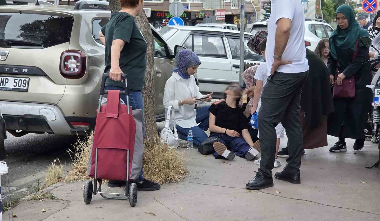 SAMSUN'DA YKS'YE GİRMEK İÇİN SINAVIN OLACAĞI OKULUN ÖNÜNE GELEN ÖĞRENCİ, EHLİYETİNİ DÜŞÜRDÜĞÜNÜ...