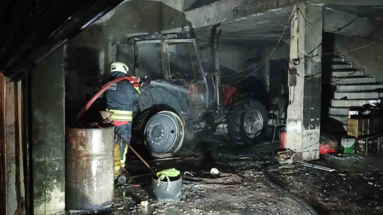 SAMSUN'UN BAFRA İLÇESİNDE BULUNAN KIZILIRMAK SANAYİ SİTESİ'NDE ÇIKAN YANGIN, KORKU DOLU ANLARA...